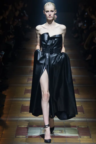 Look 8